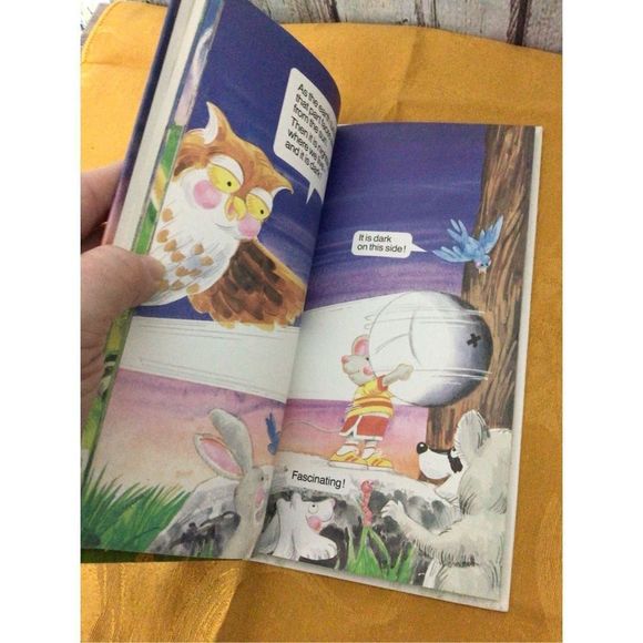 1984 Hardback “What Makes Day and Night?” - Picture 10 of 10